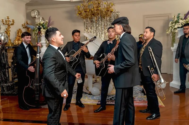 Ella Baila Sola - Eslabón Armado & Peso Pluma