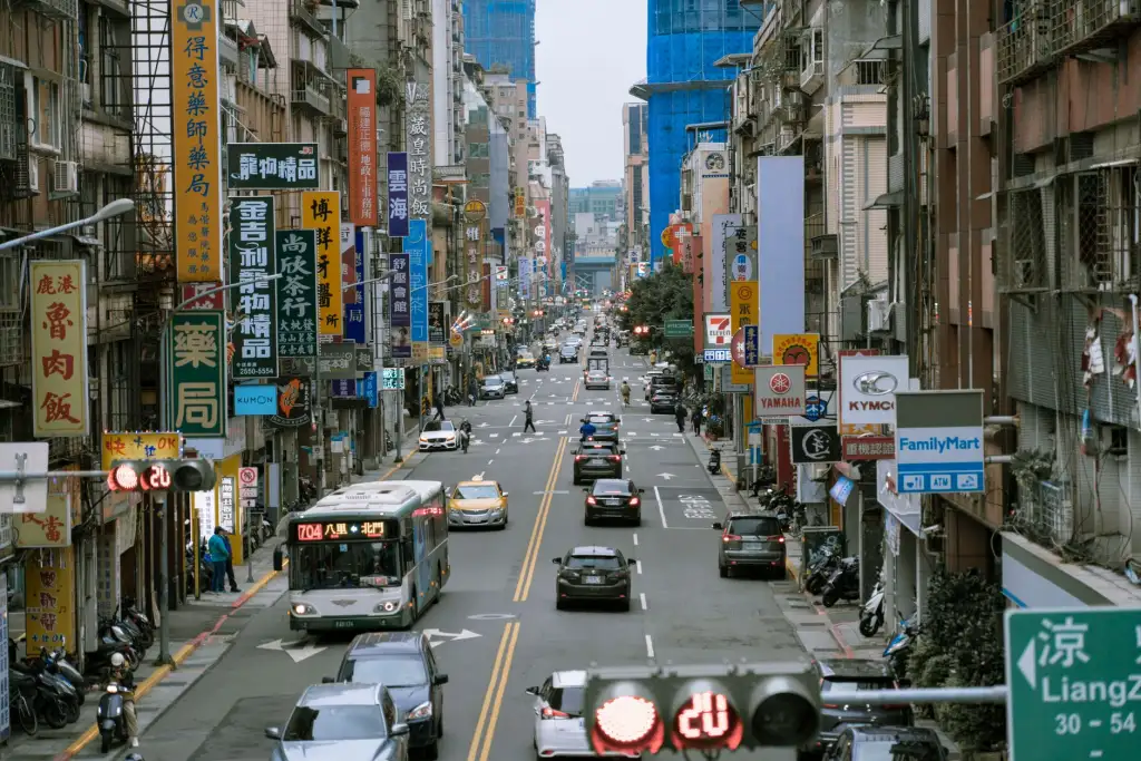 市场推广方案设计：结合本地资源的广告策划实战指南